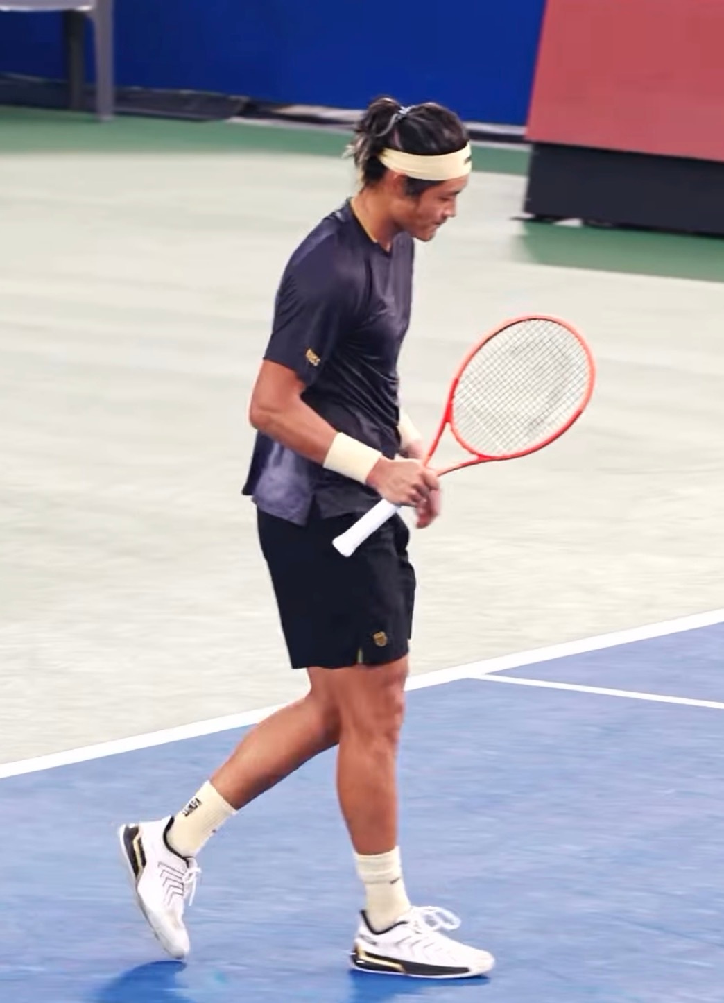 ATP首尔挑战赛第二轮，首轮淘汰头号种子西里奇的张之臻0-6/4-6不敌日本二哥