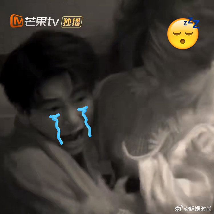 彭昱畅摇陈哲远叫张真源睡觉密室大逃脱谁能不笑！NPC来袭，其他人紧张不已，张真源