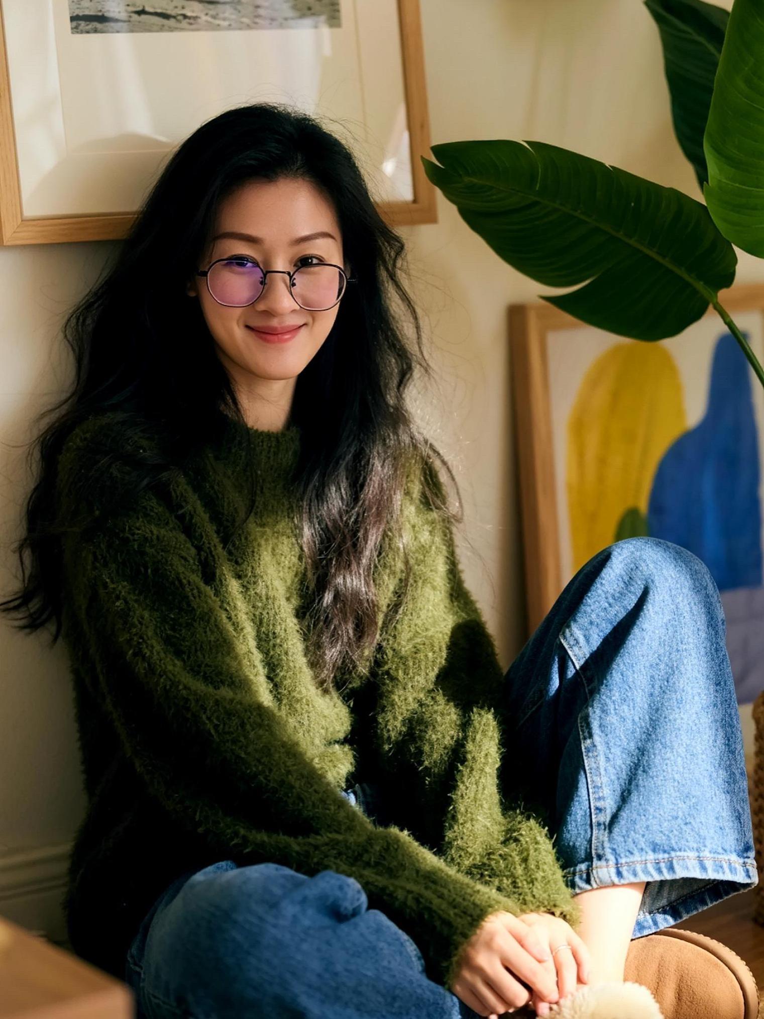 青涩不及当初，聚散不由你我，爱和喜欢怎可相提并论，一个肤浅一个刻骨……