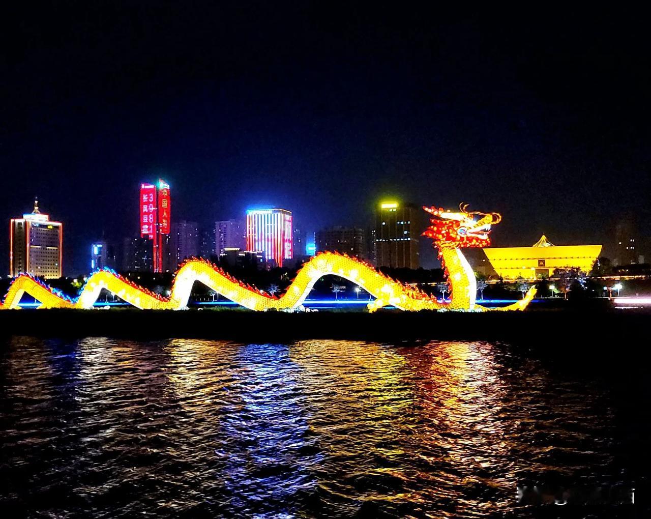 看着不同肤色的球员身穿中国队的球衣，把足球⚽️踢成这样！哟脑子停止了思考！不知如