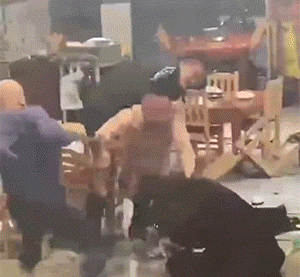 打架直接扒人裤子战斗力减一半