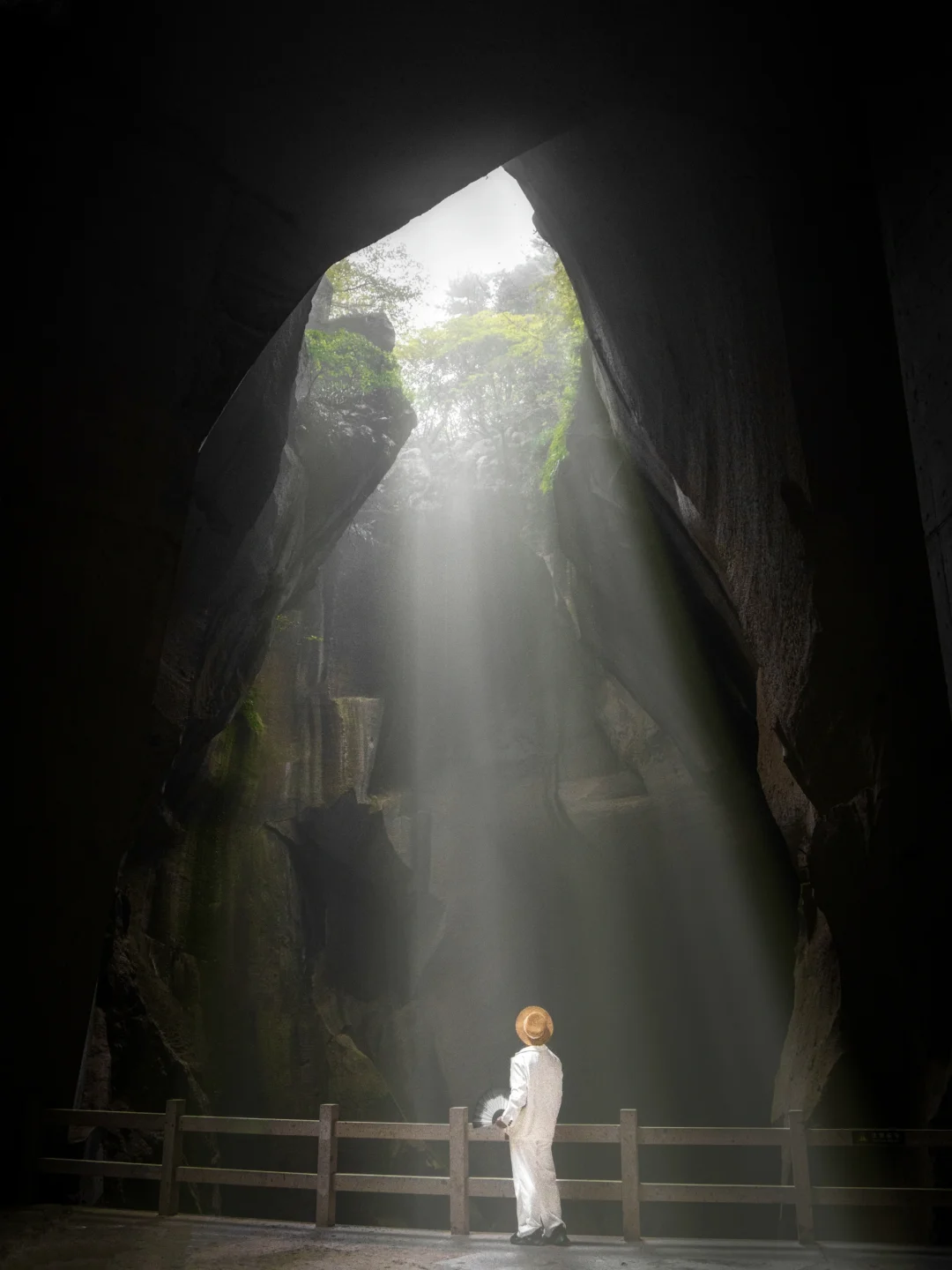 我很少用震撼来形容一个山洞！直到我来了..