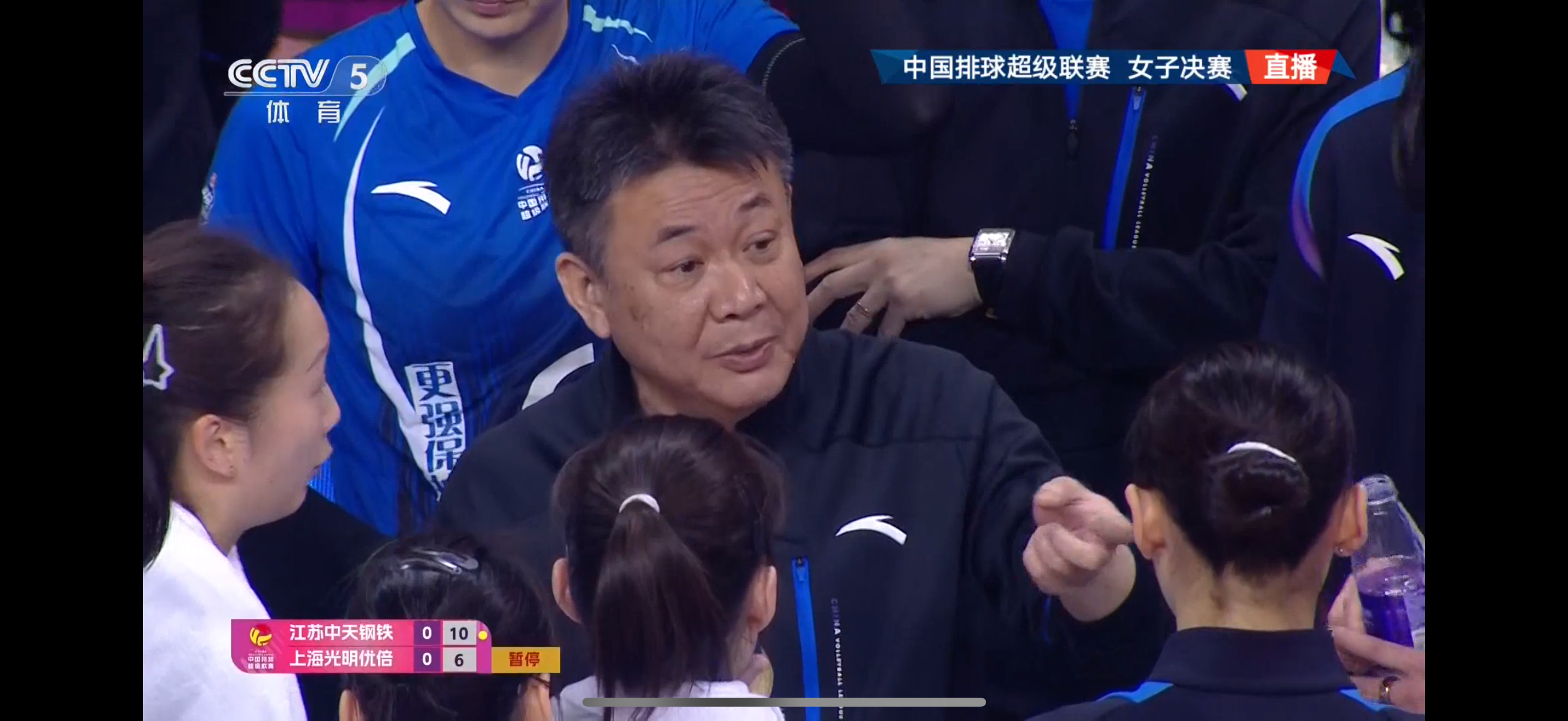 蔡斌平时是不锻炼新人的等到决赛，关键分再开始锻炼胆大包天第一局上海女排16-25