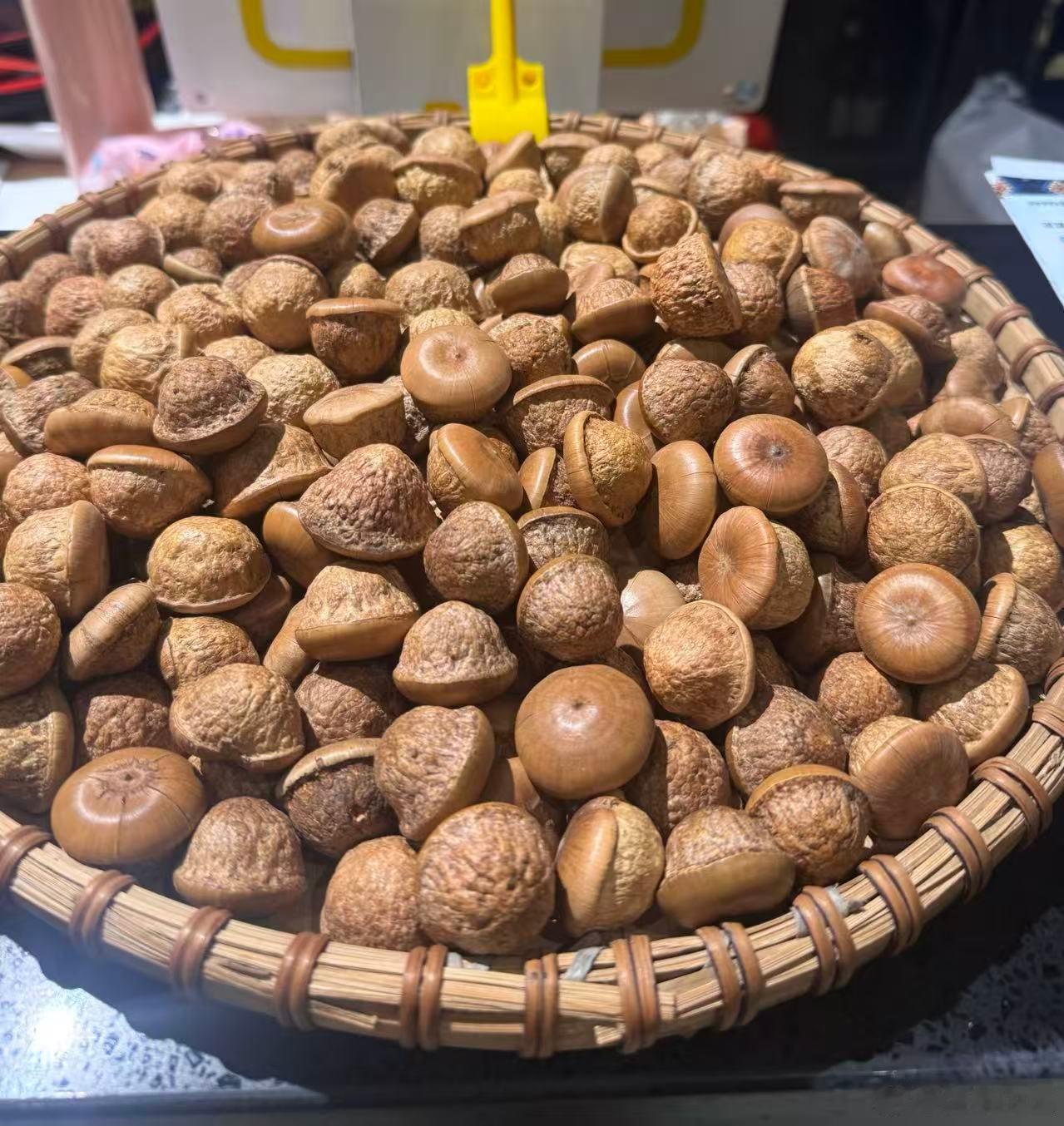 中学同学在群里发了一张图片，问大家这是什么？我记得在多年前在旅游景点看到过，当时
