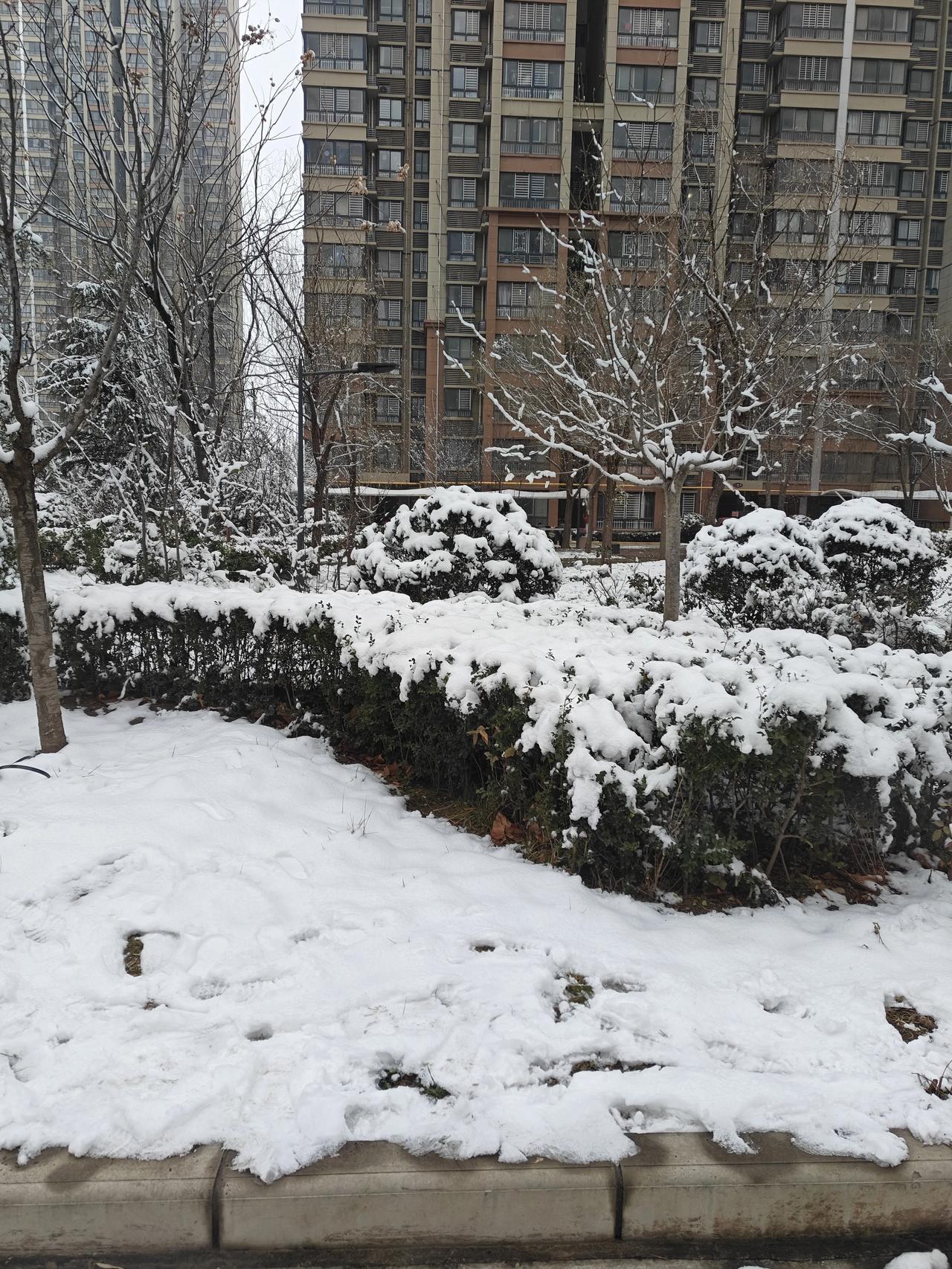 处世与格局
 
1. 对恶意最好的回应，是活得比他们的想象更辽阔。
​
2. 知