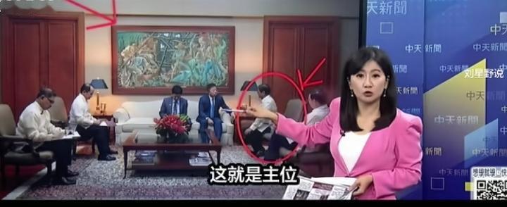 这是菲律宾总统因南海问题，召见中国驻菲大使的现场照片，有没有发现什么神奇之处？
