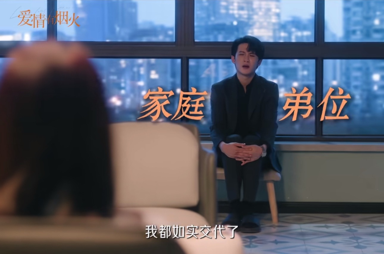 抱膝这个动作给我笑喷了 