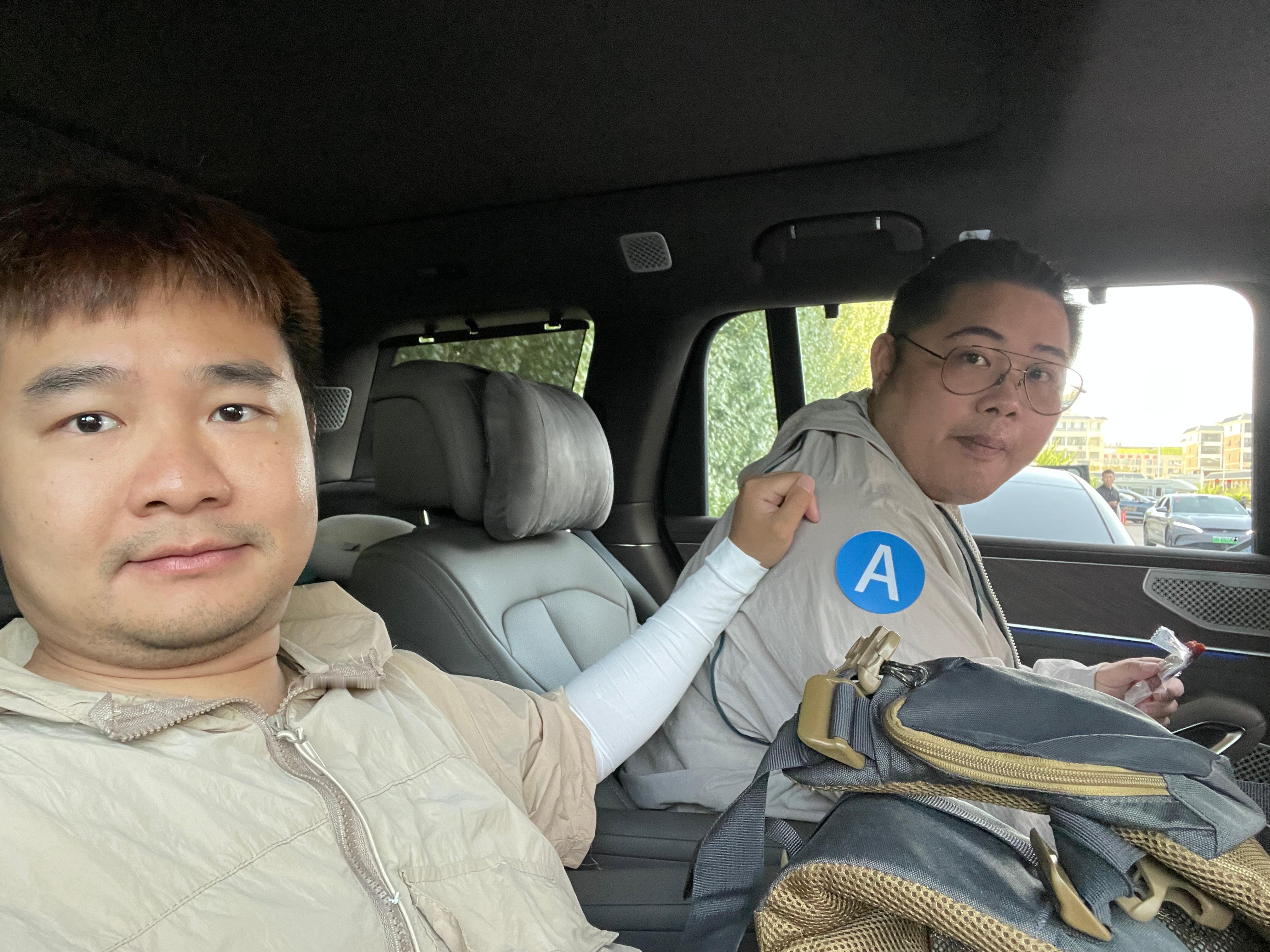 起早继续出发穿越探险[666][666][666]！塞了4个人的行李！然后一路按