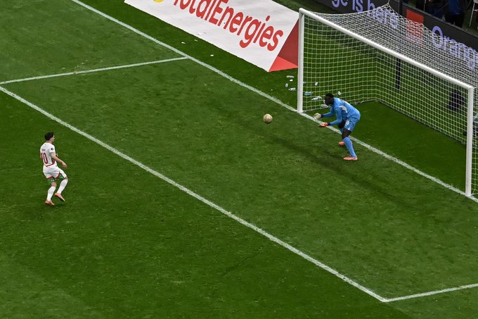 90+2'—塞内加尔进球被判无效 90+8'—VAR判给摩洛哥点球 90+12'