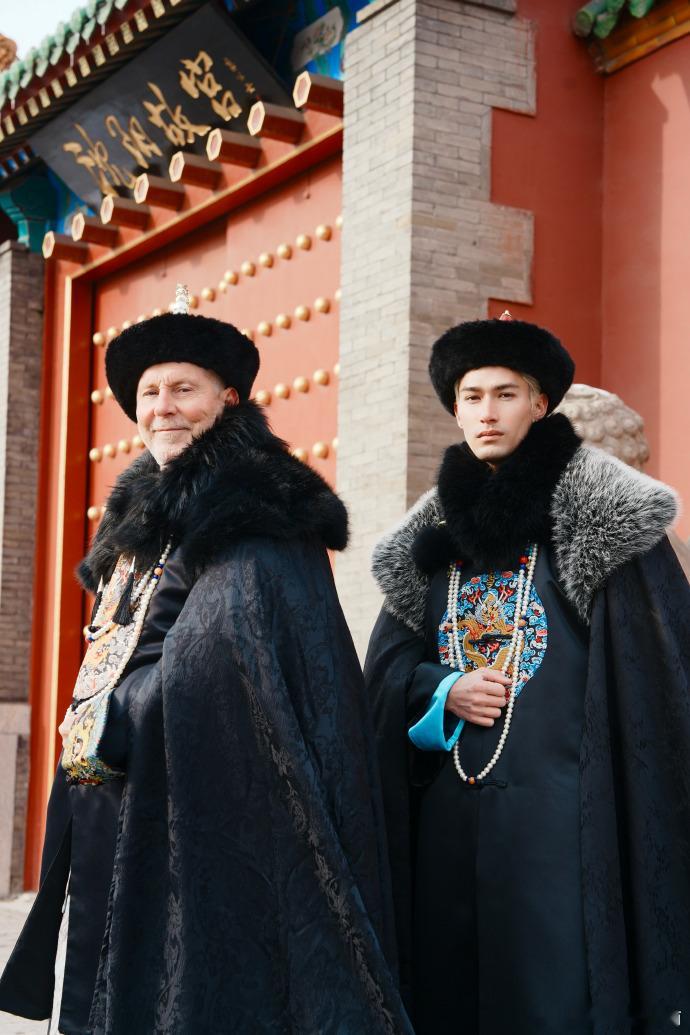 米卡重生之我在中国当王爷米卡这是带着全家入坑中华文化了，最强文化推广大使非你莫属