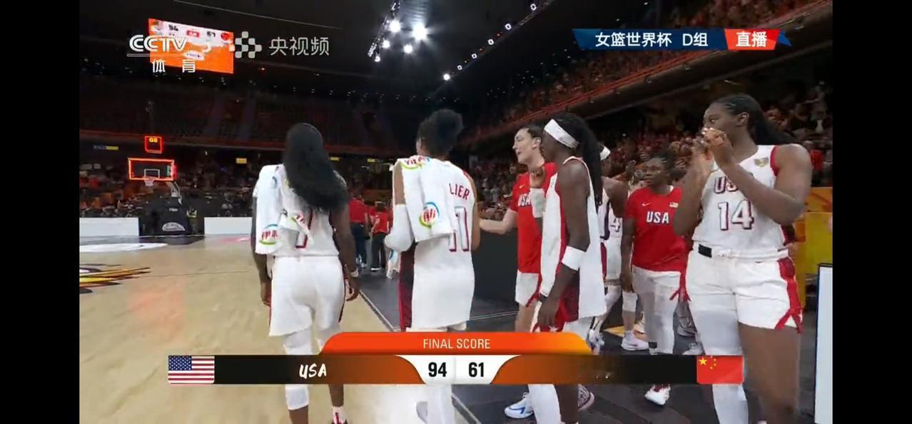 女篮世界杯拉开序幕，在今晚结束的D 组一场比赛中，中国女篮以61：94大比分输给