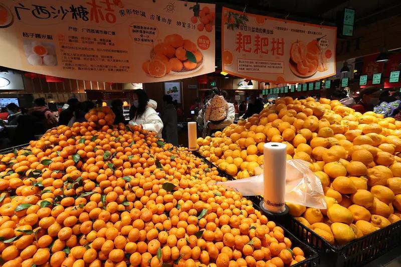 胖东来的独特魅力让人折服。它有着“反内卷”的企业文化，在“996”盛行时，员工每