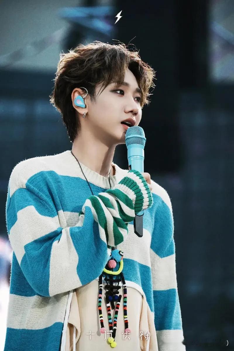 娱乐圈真相：明星私下的“癫狂”与算计风云

娱乐圈，这方看似闪耀的舞台，实则是藏