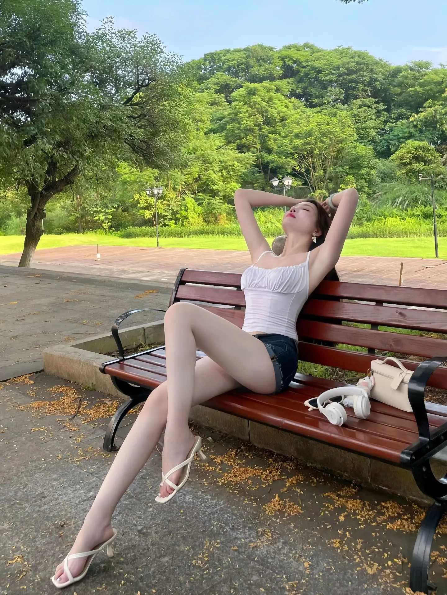 没有人会去帮助一个毫无价值的人，你必须要好好的经营你自己，就算你跌入了...