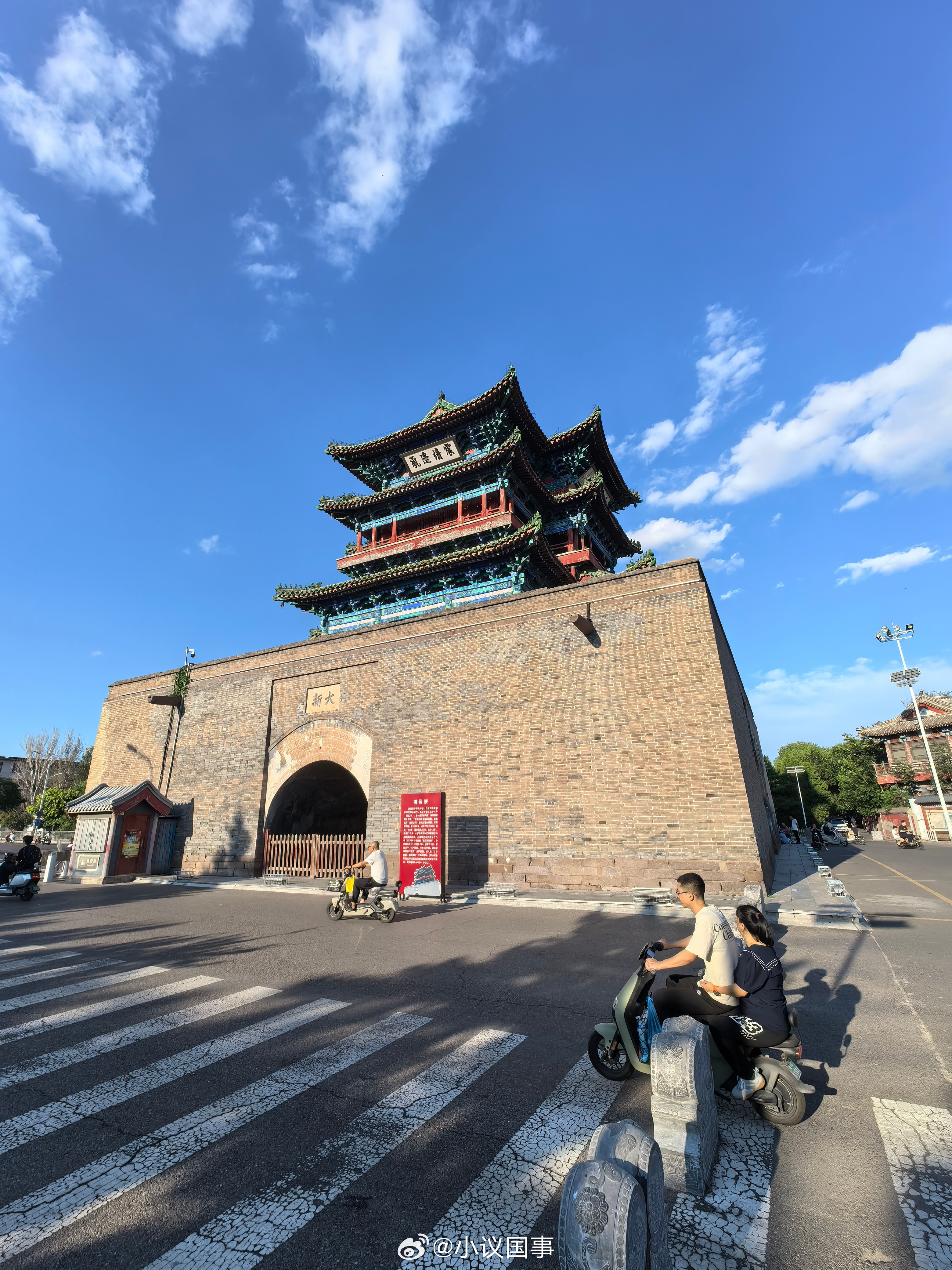 成年人之间最顶级的相处关系，只不过就是不论说什么都不会心生间隙而已。陈年夜话