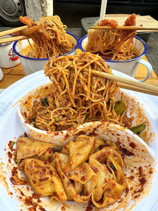 在昆明！！确实是北市区最牛逼好吃的面条！！！！