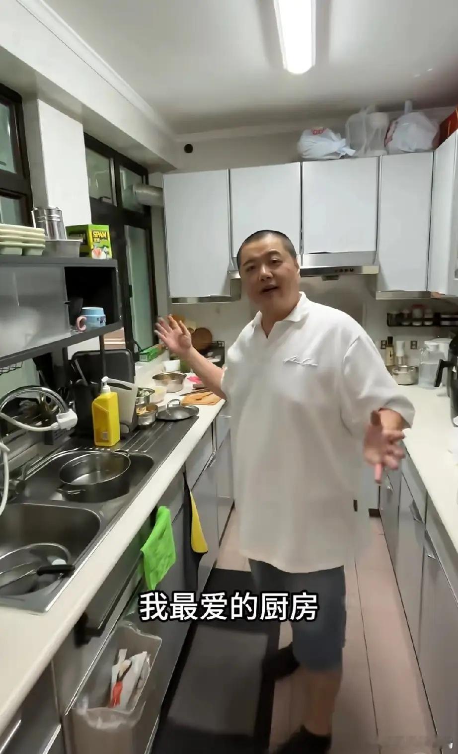 港星林子聪辟谣自己在香港住豪宅，他还拍了个视频展示他在香港的家，大概100多平，