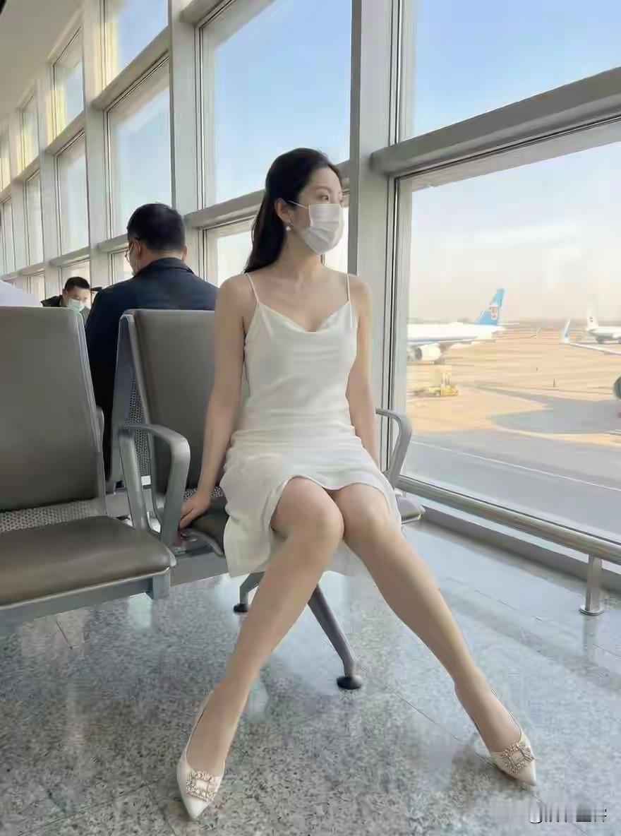 不要可以去搭讪别人，又不是很熟，这样容易搭讪失败，反而让自己更尴尬。