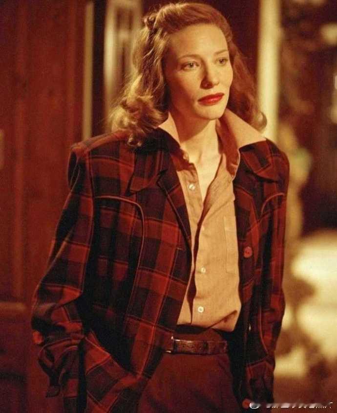 2004年的电影《飞行家》中凯特·布兰切特扮演凯瑟琳·赫本 