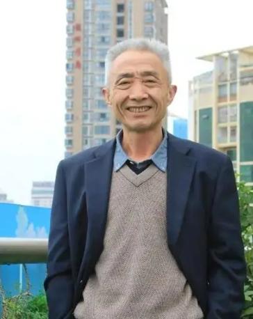 1977年一个湖北穷小子高考考了289分，但由于消息闭塞，他就报考了华中师大，没