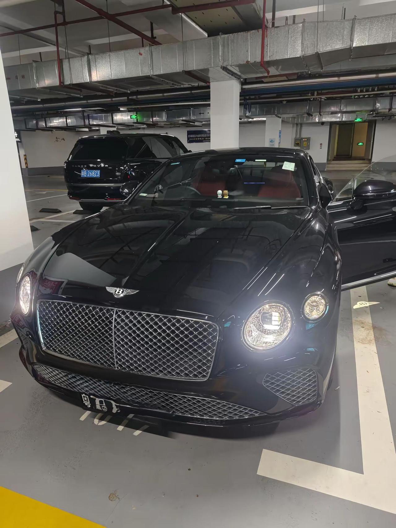 第一次开这么贵的车，车主说剐了算他的。开了4公里，比考科目三还紧张