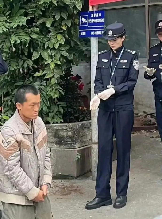 宋佳不会以为女警就是这样吧…… 