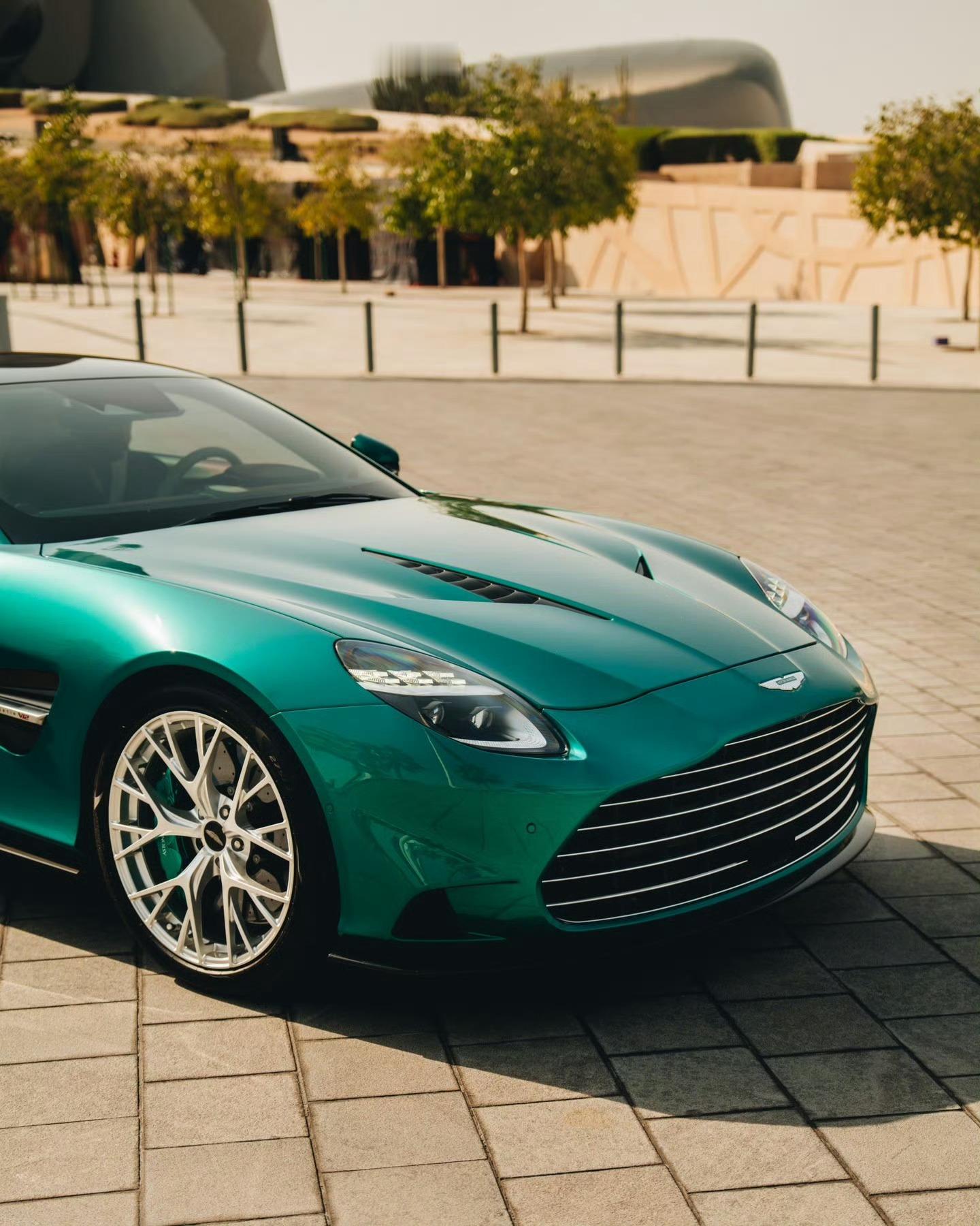 Aston Martin Vanquish｜阿斯顿马丁 ​​​