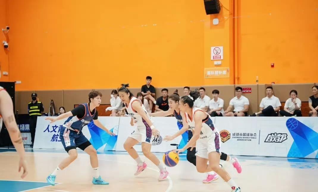 四川远达美乐女篮昨晚以21比9的比分干脆利落拿下湖北队，捧起了2026年全国三人