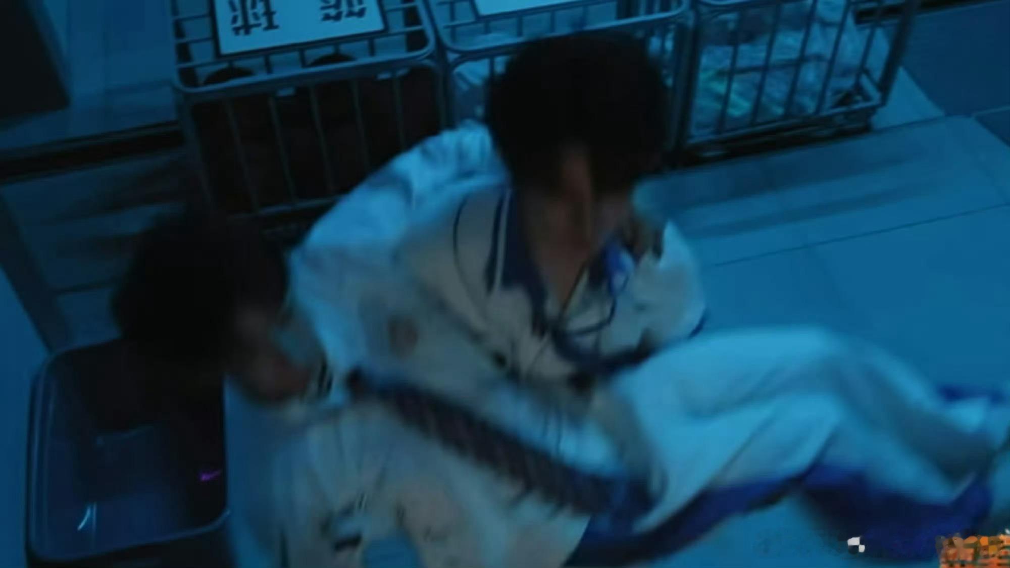 张真源公主抱彭昱畅哈哈哈 