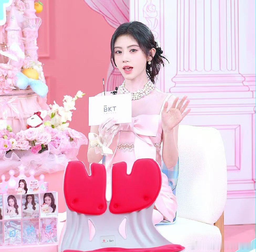 今晚的女星直播状态Angelababy、鞠婧祎 
