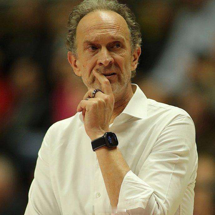 女排世界女排新闻 诺瓦拉局势并不平静，贝尔纳迪的地位岌岌可危。据泄露的消息称，紧