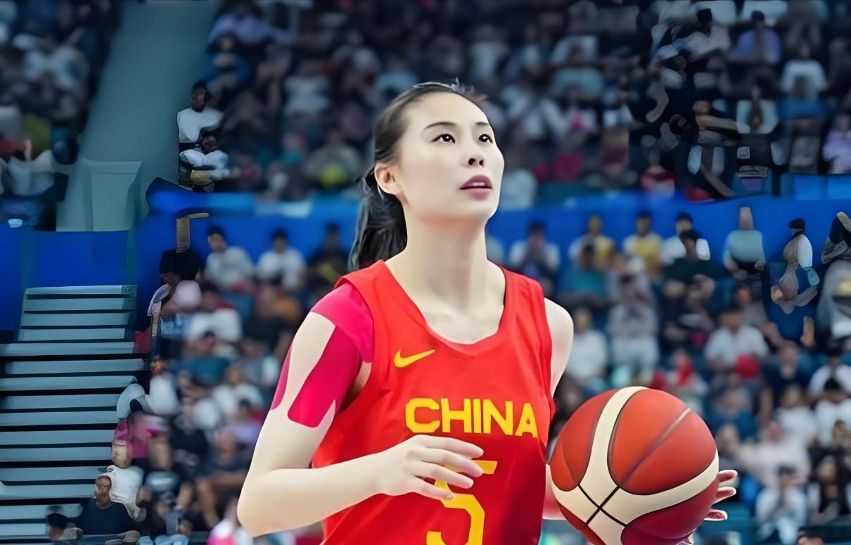 晴天霹雳，中国女篮主力球员意外受伤，让人担忧！

2026年女篮世界杯，马上就要