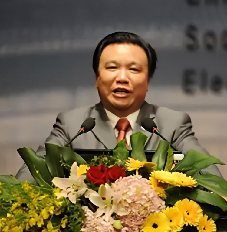 报应来了！捐给美国7千万，满嘴“中国穷关我啥事”，如今破产了
-
先把那笔钱摆出