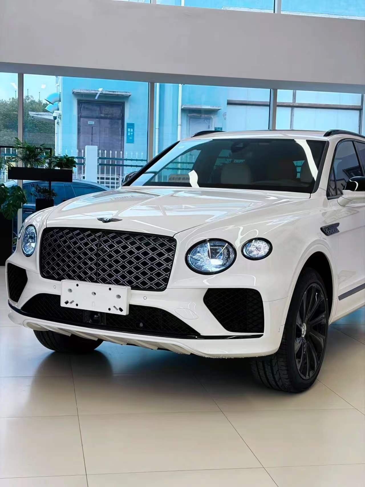 兄弟们，这个车不一样了。宾利添越，超豪华SUV的鼻祖。新车指导价275万起步（4