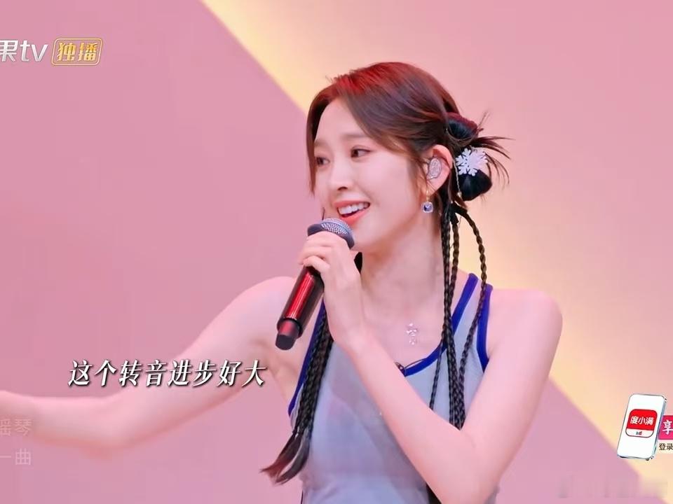 唐艺昕养成系姐姐全程肉眼可见成长，一受赞美就欢喜蹦跳，温柔又鲜活唐艺昕被夸后反应