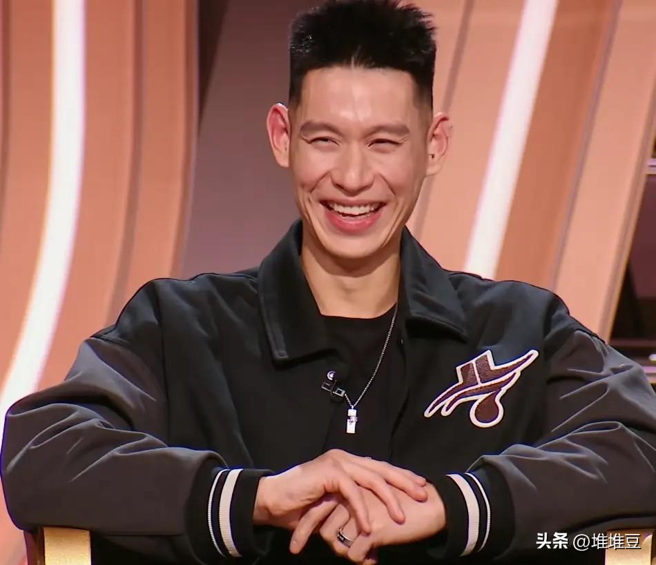 林书豪身家上亿又怎样！
现在一年赚的，
真不一定比何广智多

林书豪真的太有教养