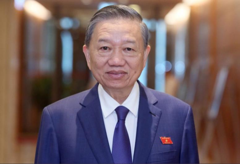 “越南要回归？”近来，不少越南网友把这话喊得热热闹闹。他们说，越南历史上本就在中