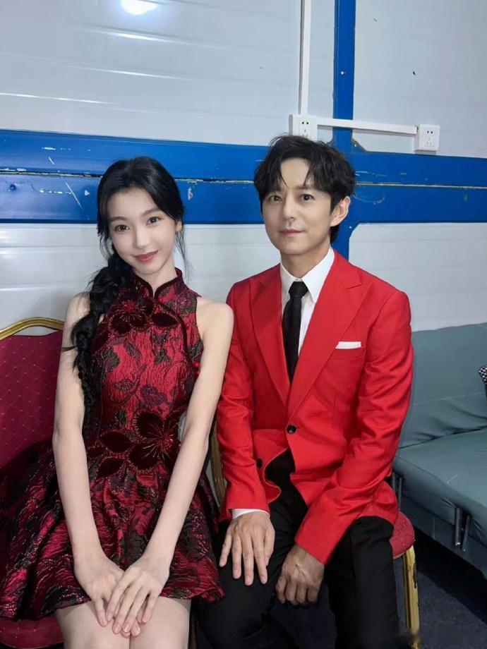 原来何老师也老了，看到他的手的生图，被创了一下[苦涩] ​​​