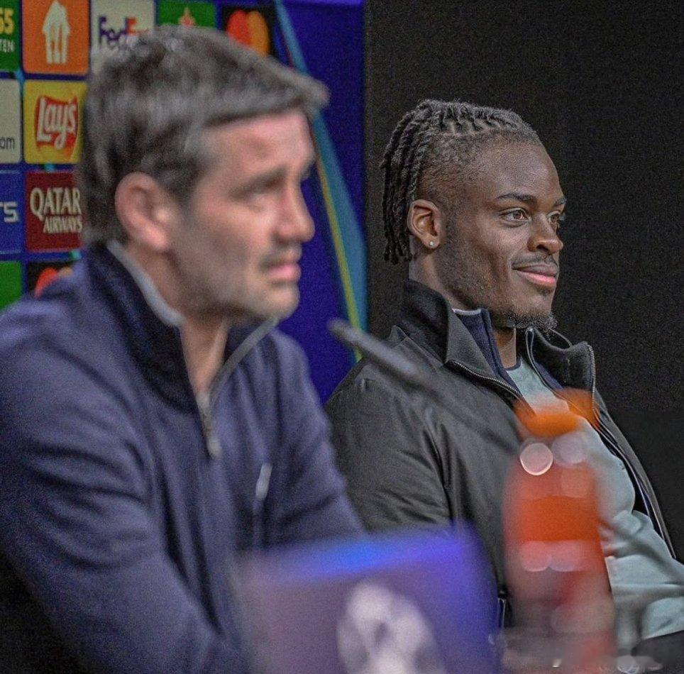 齐沃昨天给球队放了一天假，让大家在周五对阵卡利亚里的比赛前休整恢复元气。比塞克的