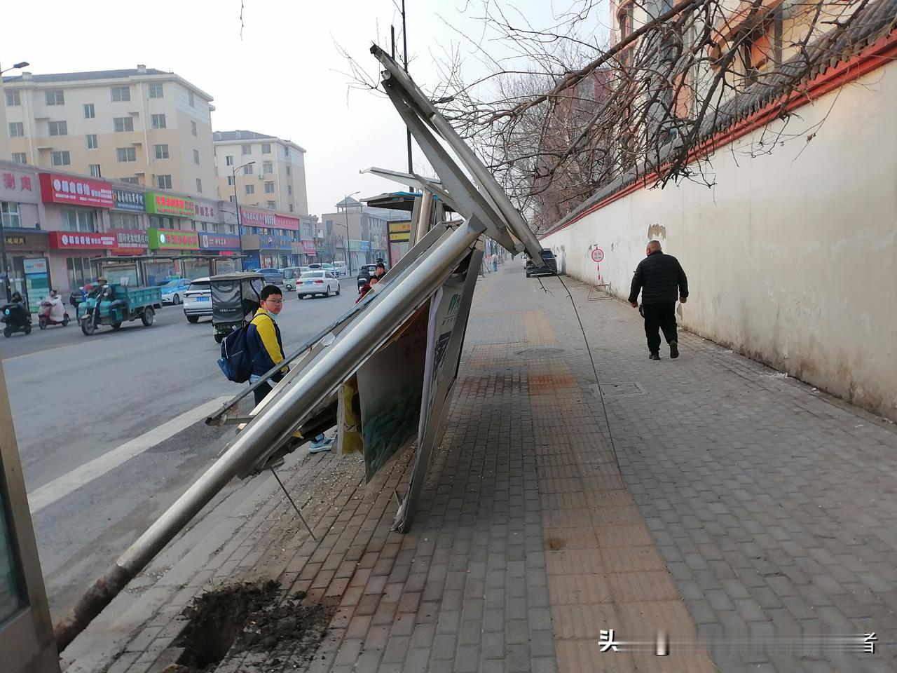 开封市劳动路候车亭