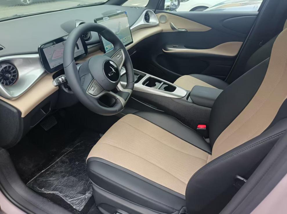 发现没？现在车上那些所谓的“内置功能”，藏着不少“激活费”的小门道。
最典型的就