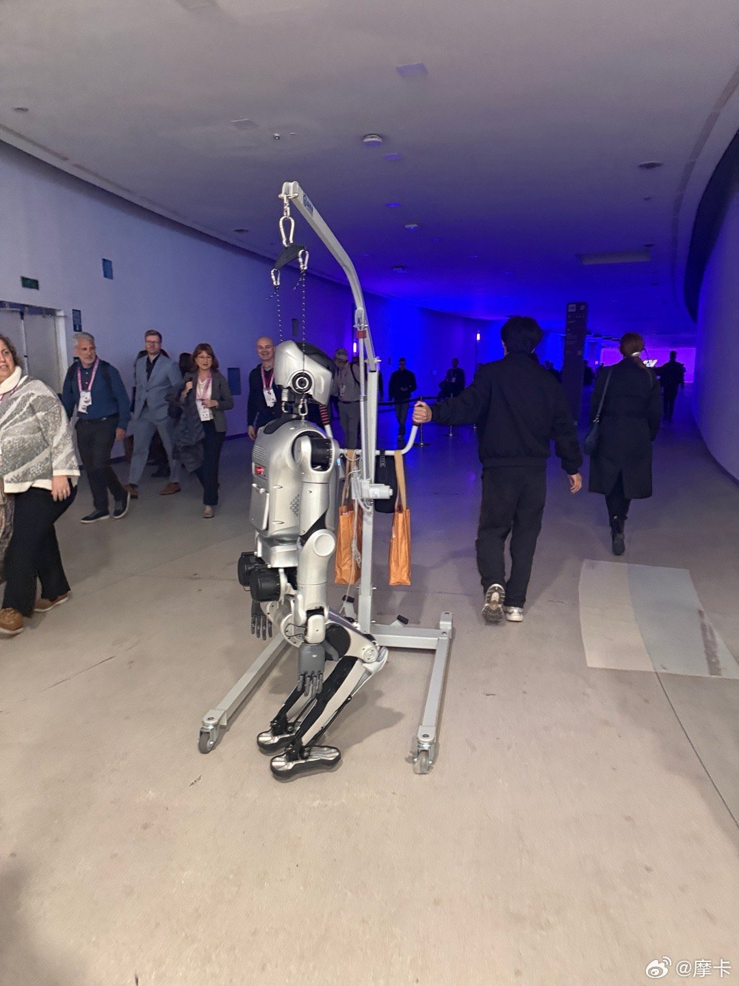 这届MWC具身机器人累懵逼了.... 