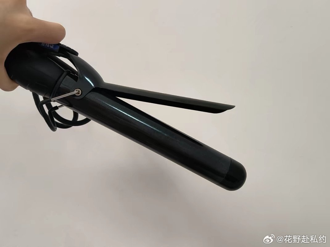 该死的卷发棒设计师 做出这个形状的卷发棒。     为啥现在看到圆头的圆柱体 就