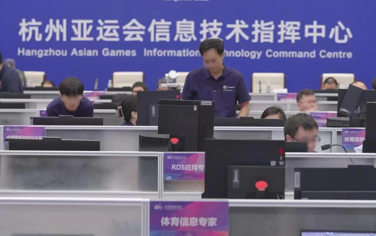 杭州亚运会刮起了“非遗风”让世界触摸中华文化。赛事中传统与现代结合，让科技为亚运