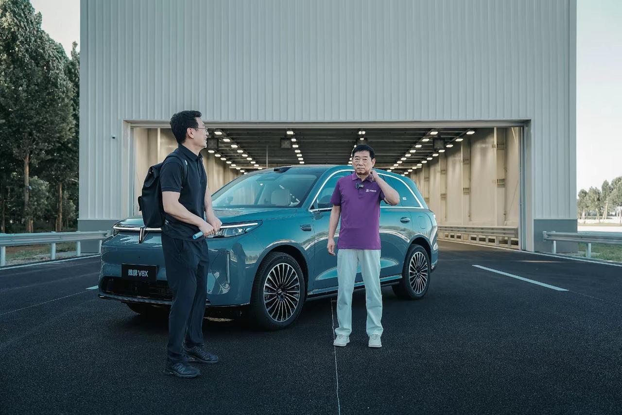 这台魏牌V8X，我也是坐上了。长城汽车