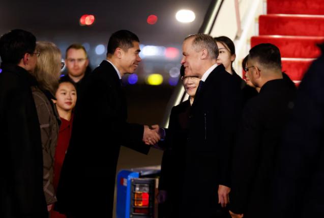 加拿大总理抵达北京的第一天，就迎来好消息，据加拿大外长阿南德表示：在卡尼来之前，