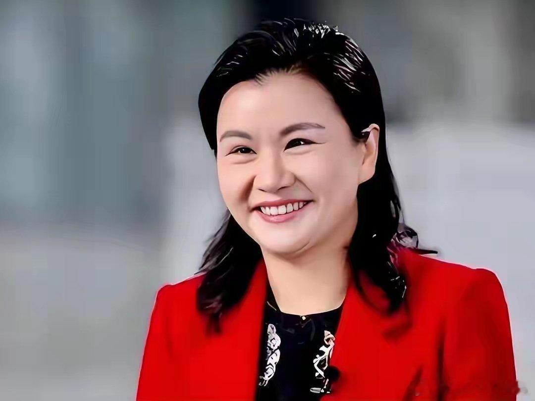 一张照片刷屏了，坐在马斯克和库克中间的中国女人，凭啥这么牛？国宴之上，群星云集，