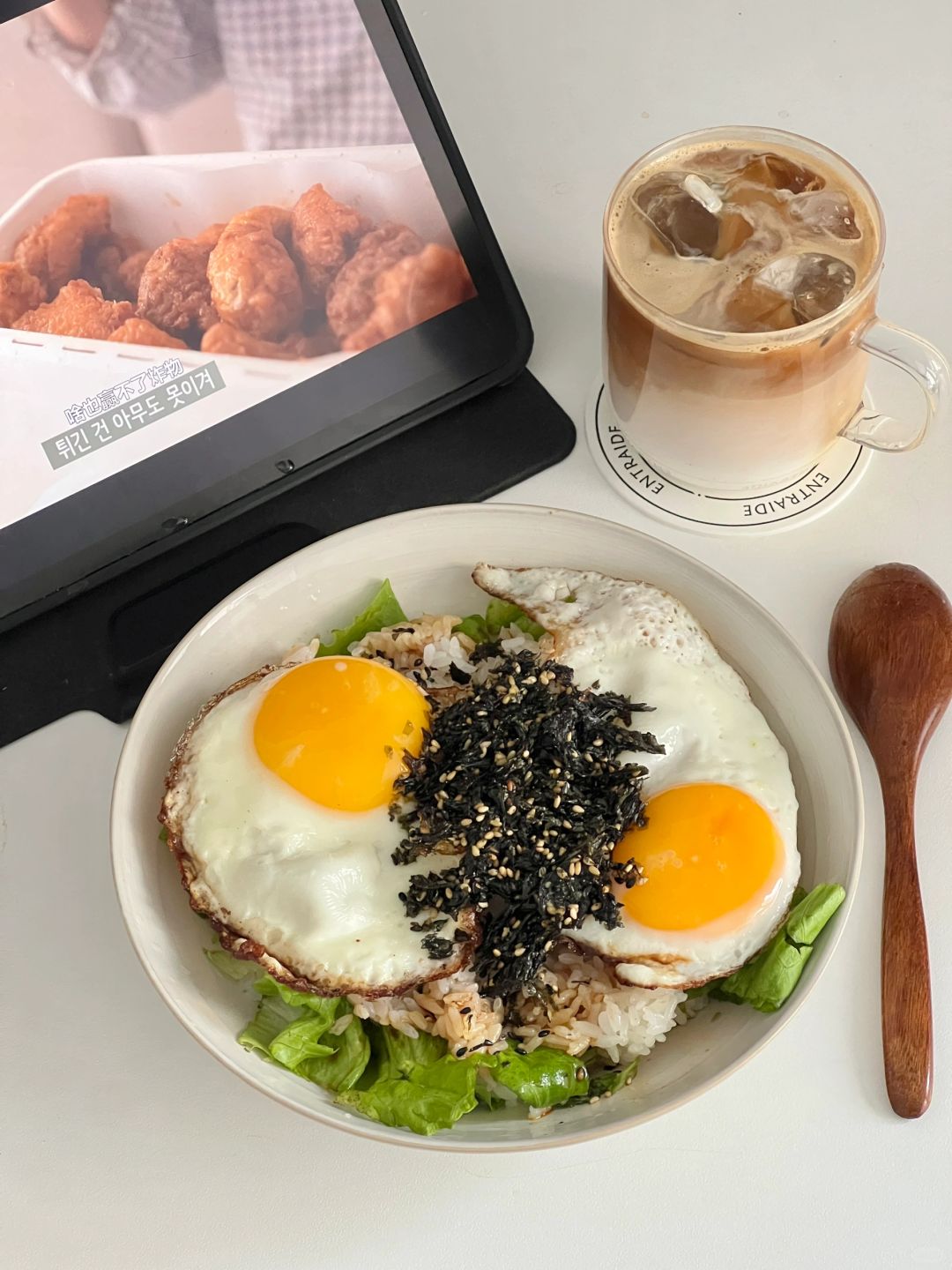 一个人吃生菜拌饭🍚
