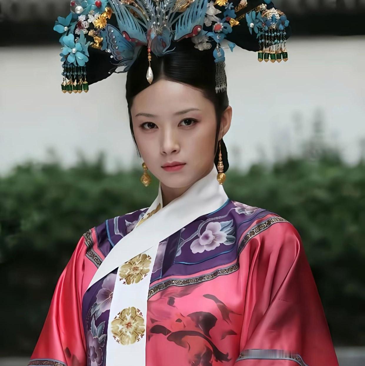 谁能读懂蒋欣拍完华妃离世戏后的落泪！

拍完咽气戏份喊停后，她眼泪久久止不住。导