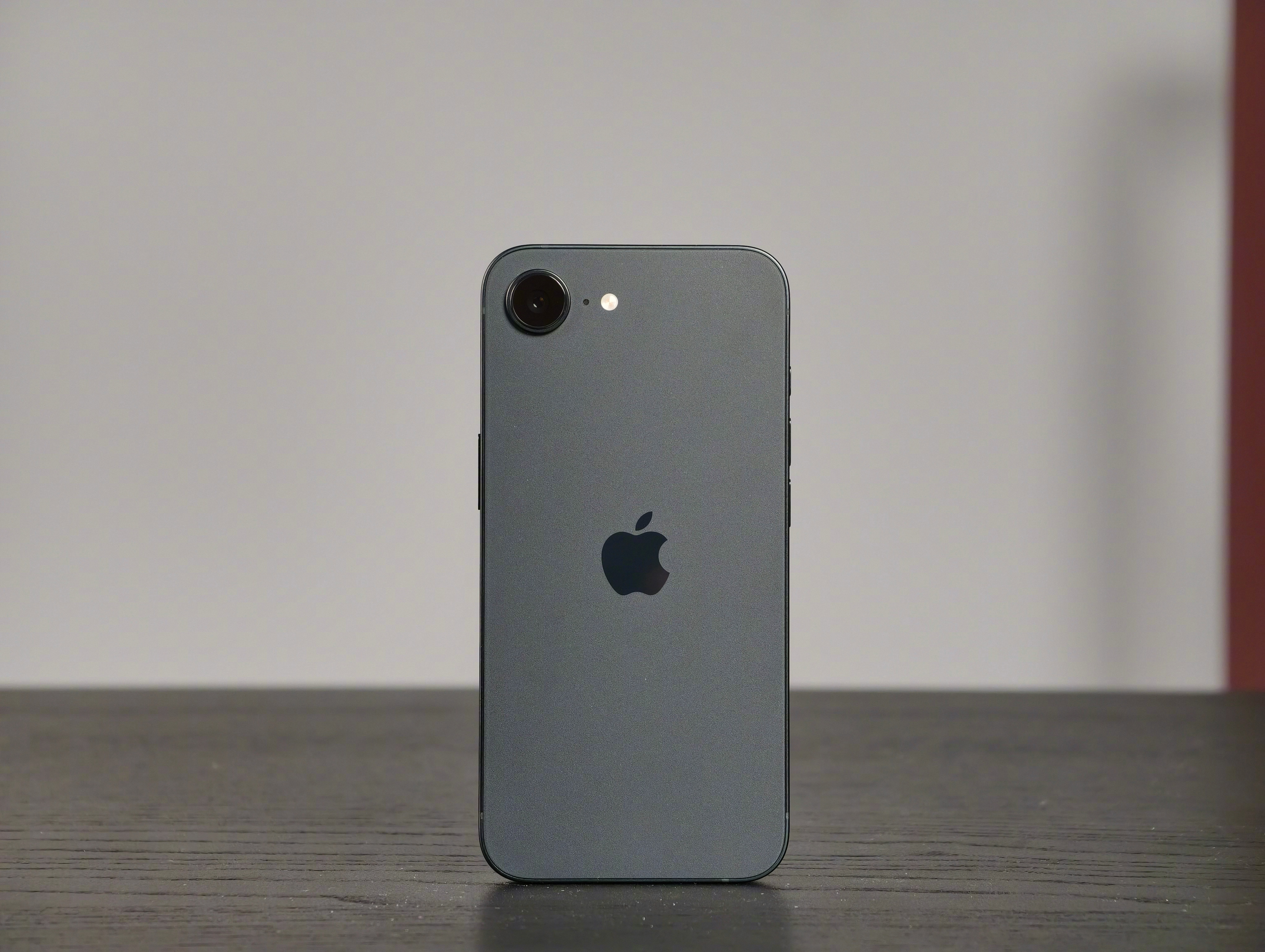 苹果MacBook Neo冲击最大应该是联想笔记本吧。各种补贴后2 3千能买到这